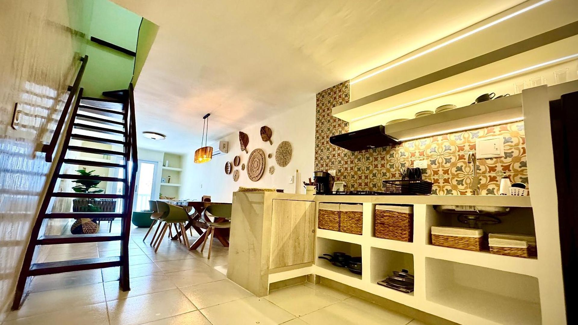 Cozy Duplex At Center *